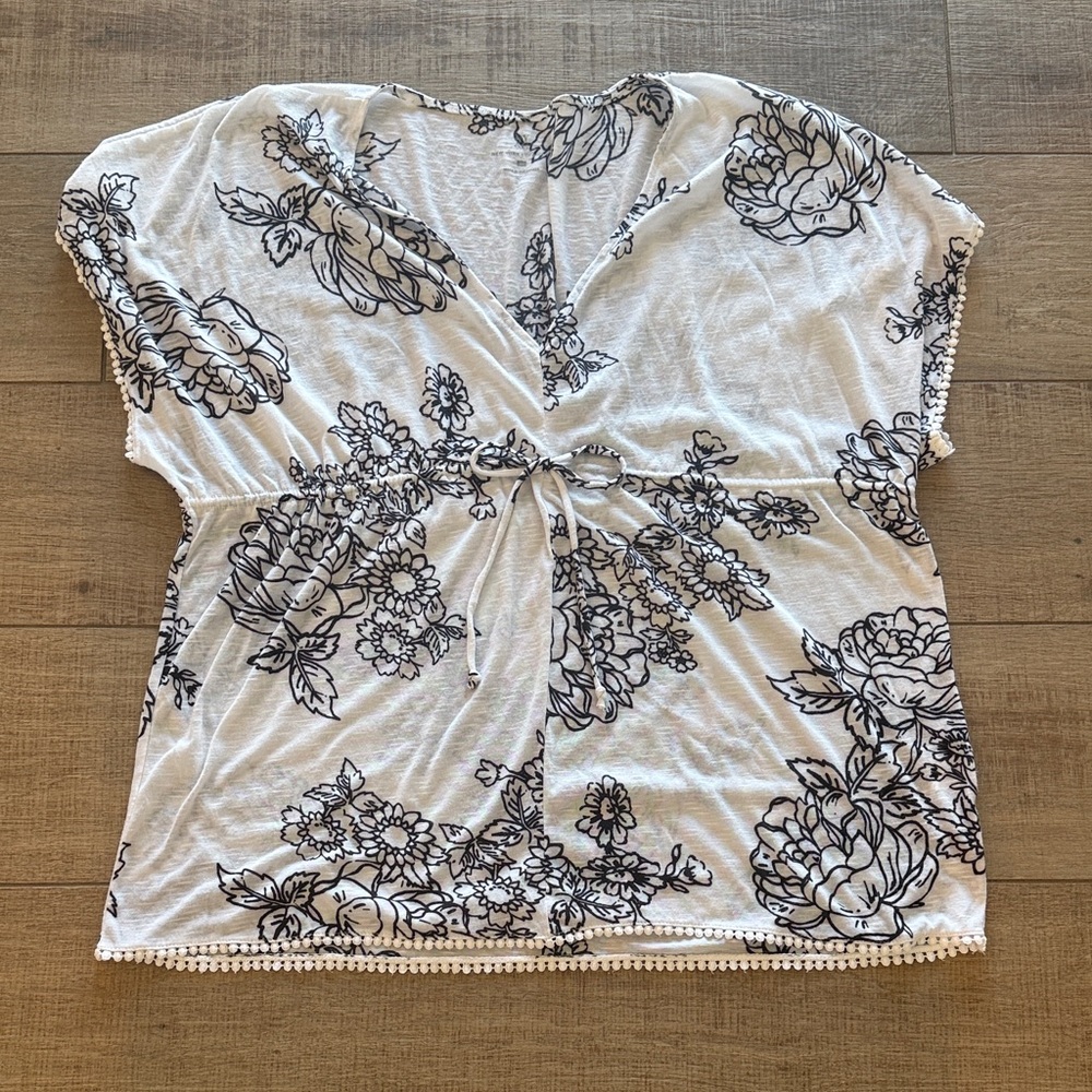 New York & Company White and Black Floral Tie-Front Blouse XL